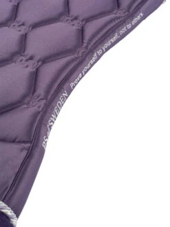 Saddle Pad Signature FW23, Dressage Saddle Pad -Equestrian Supplie Shop PSoS Dressurschabracke Signature purple 3Xrfq32KaPsKwl 1280x1280