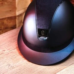 Riding Helmet Miss Shield SM, Top+FB Alct, Trim Matt, 5 Sw Metallic Blue, Blazon Blk Chrm 9 Riding Helmet Miss Shield SM, Top+FB Alct, Trim Matt, 5 Sw Metallic Blue, Blazon Blk Chrm -Equestrian Supplie Shop samshield reithelm miss shield sm top fb alcantara trim matt 5 sw metallic blue blason blk chrm blau 4 1280x1280