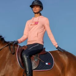 Women's Hoodie Embroidery Logo Style SS22 12 Women's Hoodie Embroidery Logo Style SS22 -Equestrian Supplie Shop tommy hilfiger equestrian damen hoodie embroidery logo lifestyle 1 1280x1280